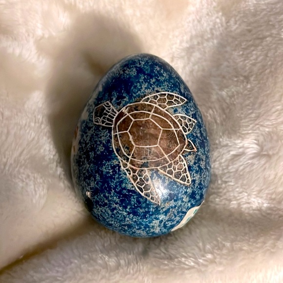 AFRICAN HAND CARVED ETCHED SEA TURTLE DECORATIVE STONE EGG FROM KENYA 🇰🇪 - Picture 3 of 8